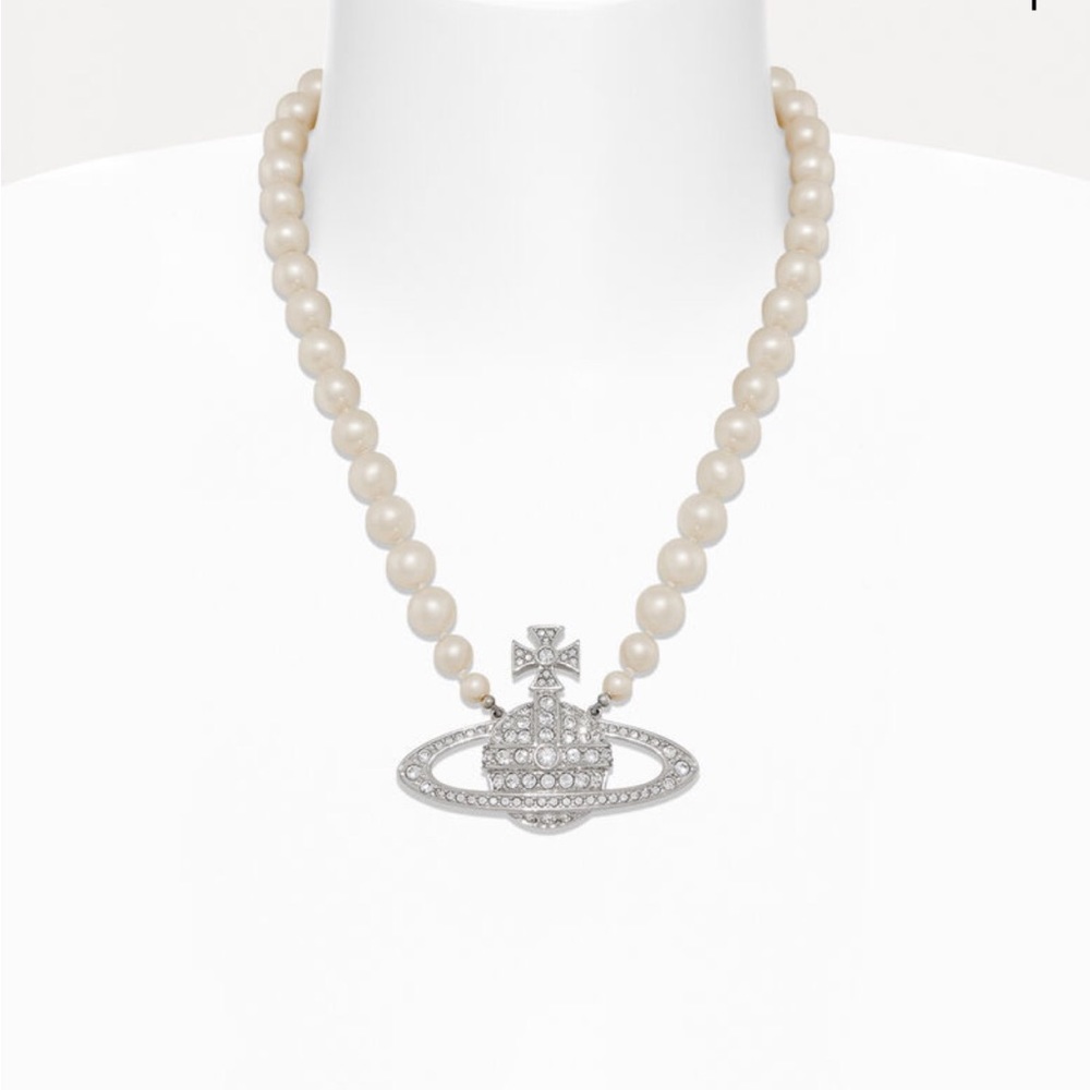 Vivienne Westwood MAN. BAS RELIEF PEARL NECKLACE